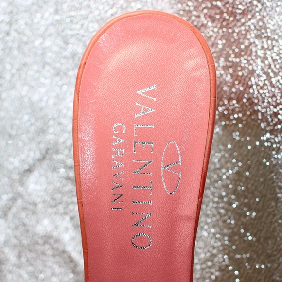Valentino Garavani Coral Kitten Heel - Picture 6 of 8
